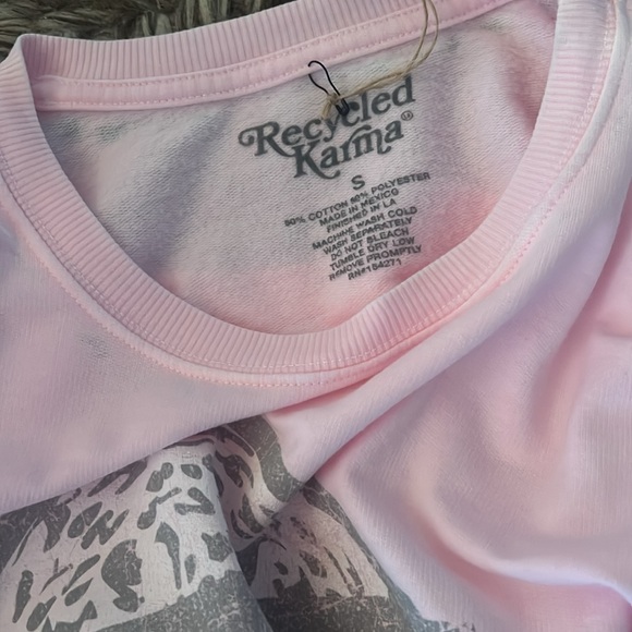 Recycled karma NWT light pink oversized sweatshirt “she’s a vibe” - Picture 5 of 5